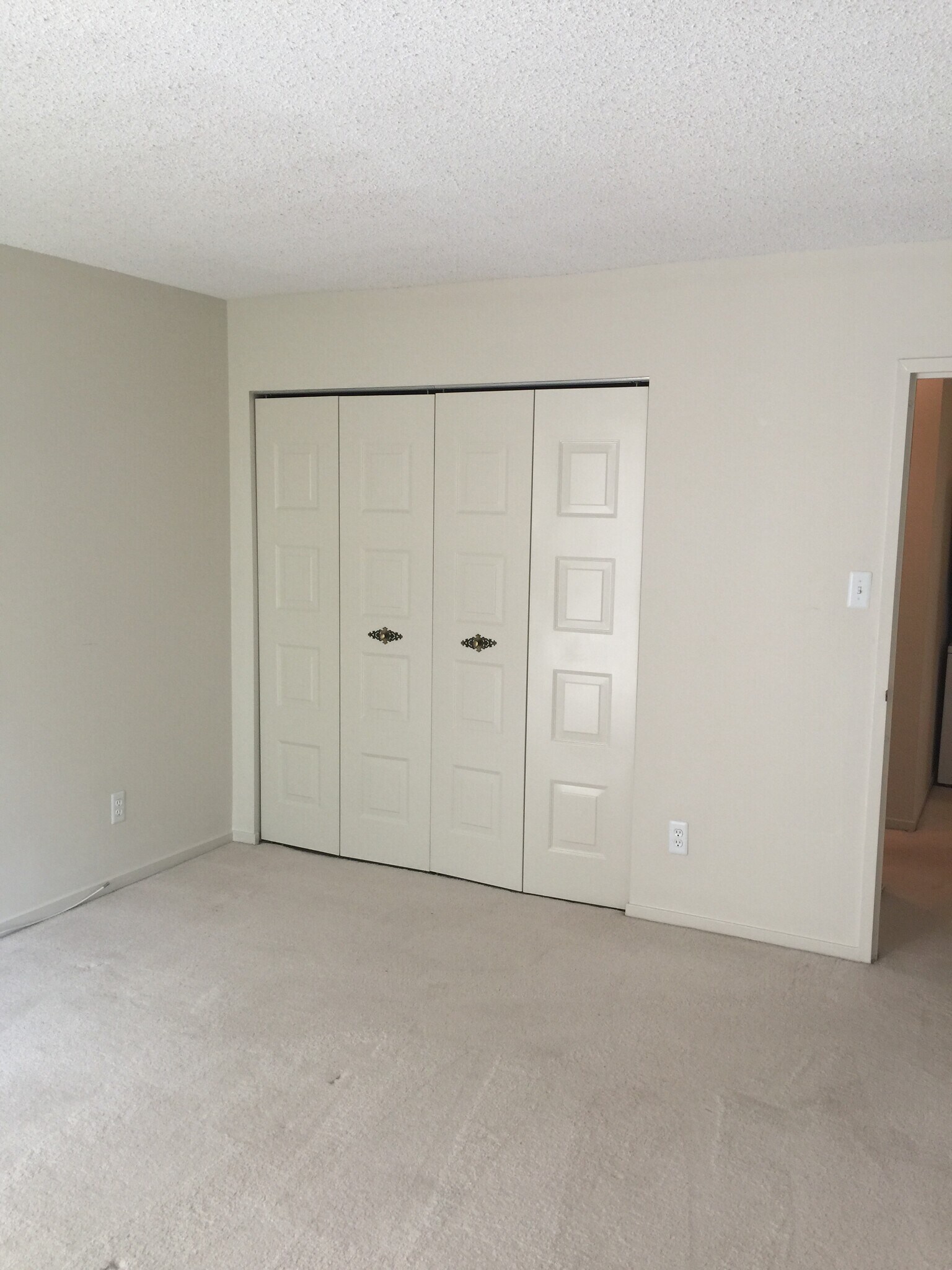 Building Photo - 2311 Pimmit Dr