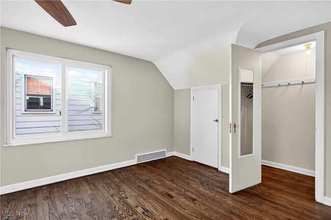 Building Photo - 2520 Laurelhurst Rd