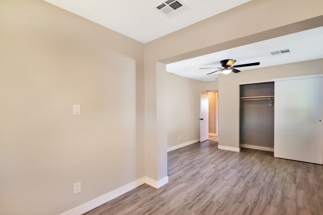 Building Photo - 5-Bedroom Tempe Home with Private Pool Near ASU Campus