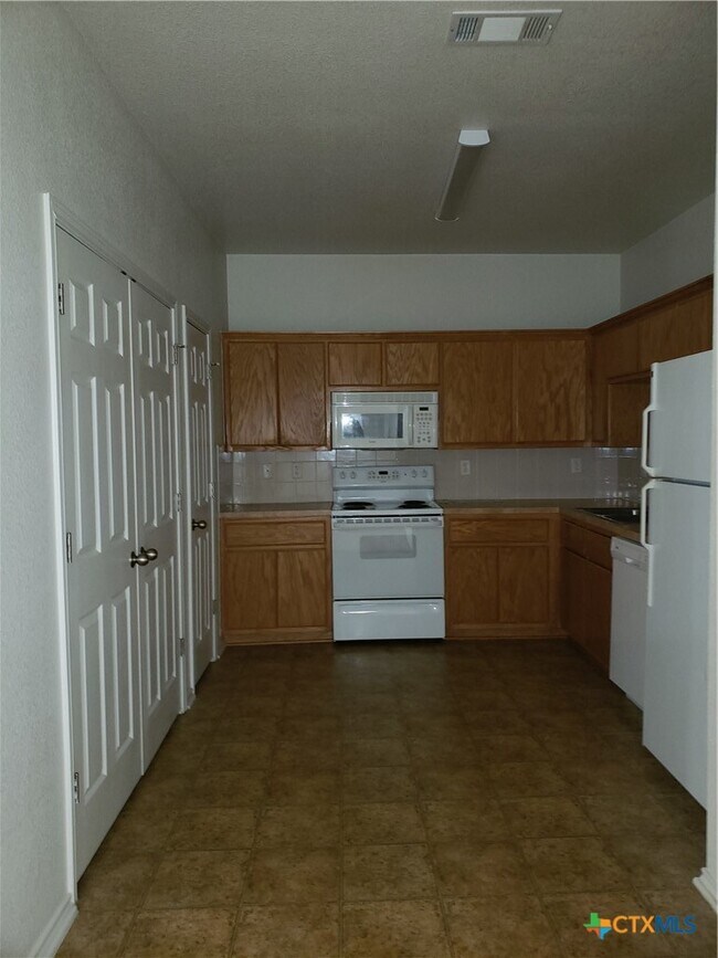 Building Photo - 2810 Ashley Dr