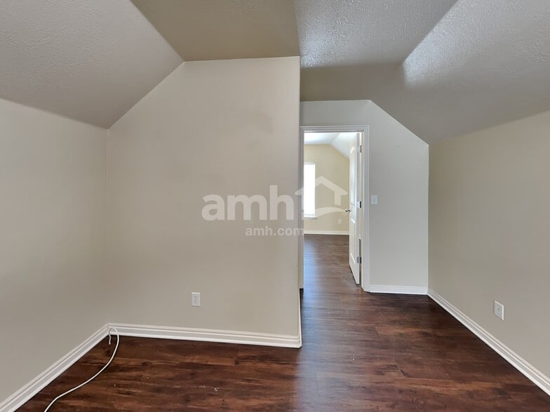 Building Photo - 1444 S 50 W