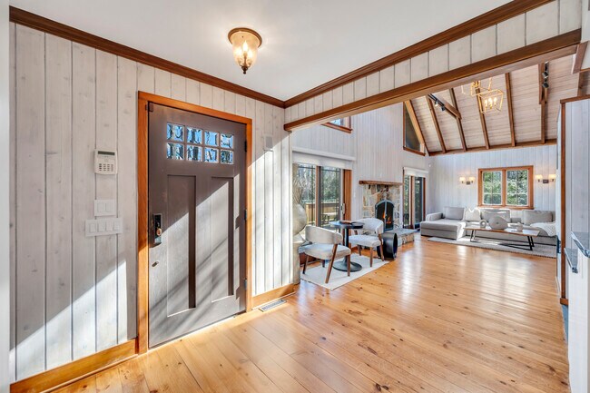 Building Photo - 150 Copeces Ln