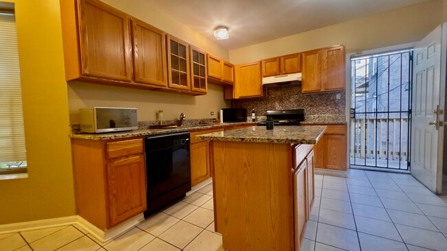 Building Photo - 7221 S Euclid Ave