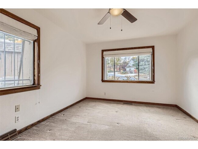 Building Photo - 1004 S Arbutus St