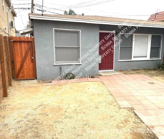 Building Photo - 12015 Walnut St