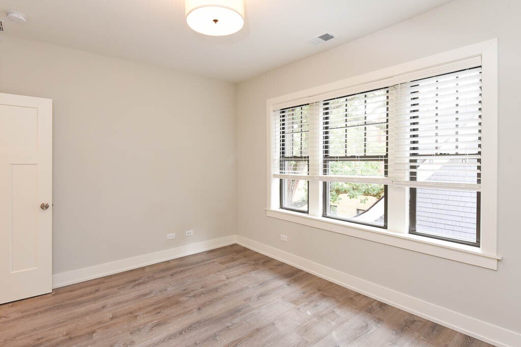 Building Photo - 1150 Maple Ave