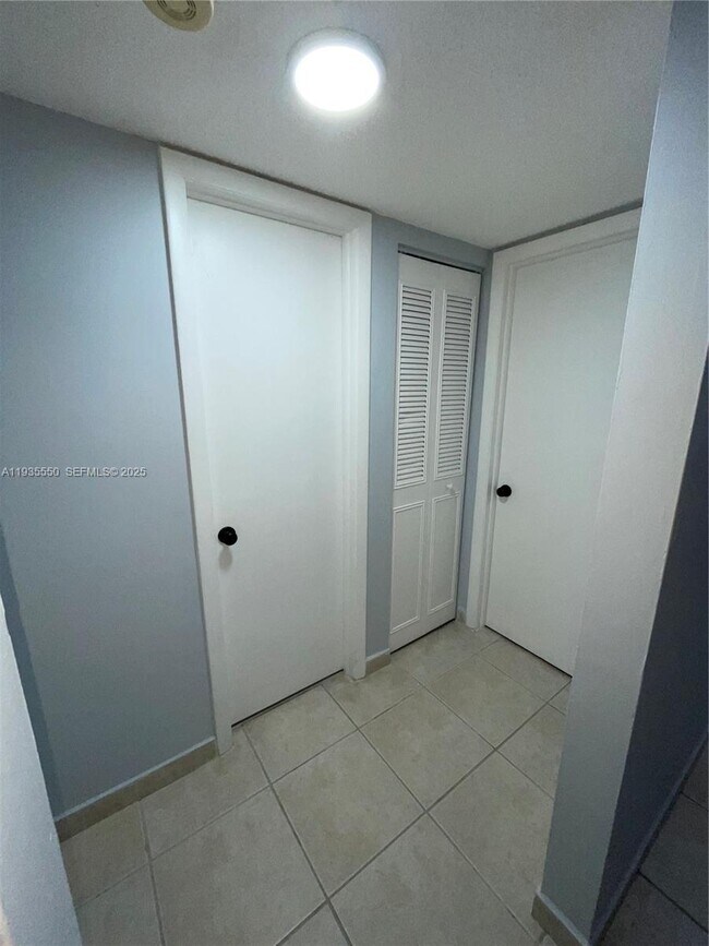 Building Photo - 8760 SW 133rd Avenue Rd