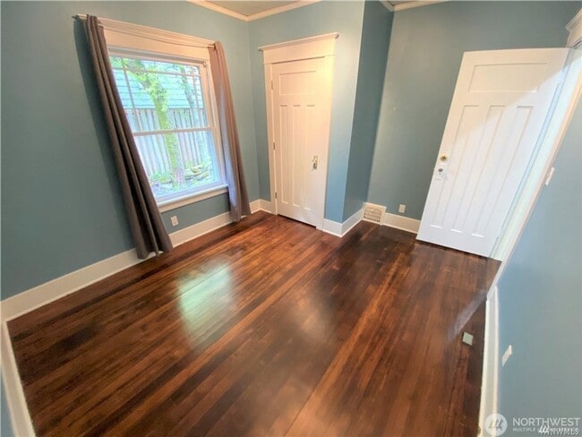 Building Photo - 4bd/2ba Seattle House