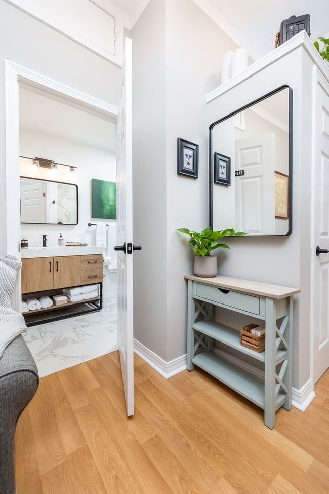 Building Photo - Fully Furnished Cottage by Yale
