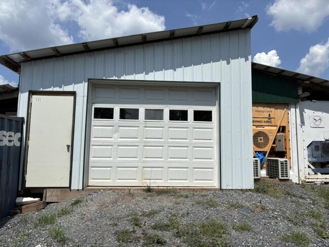 Building Photo - 3745 Taneytown Rd