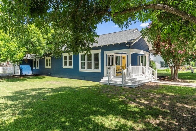 Building Photo - 308 Alva St