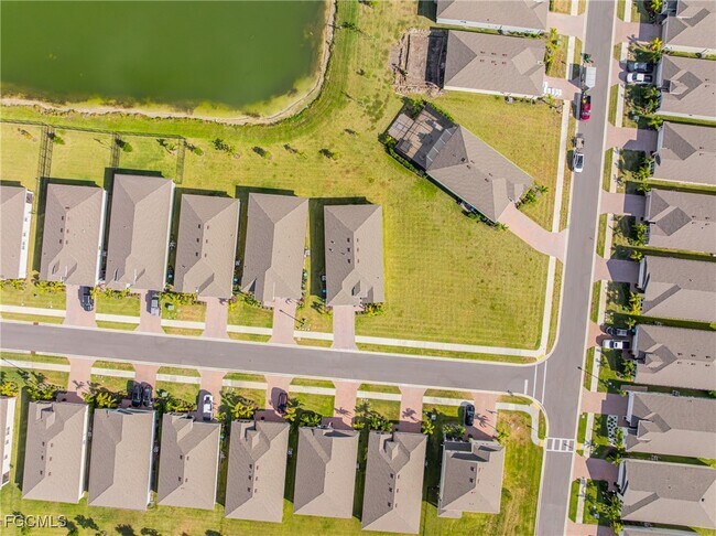 Building Photo - 607 Parkshore Lk Ave