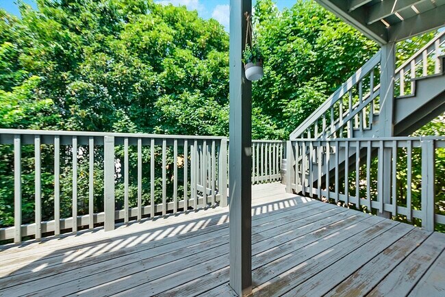 Building Photo - 27 Shannon St