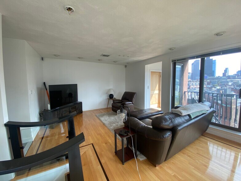 Building Photo - 21 Snow Hill St