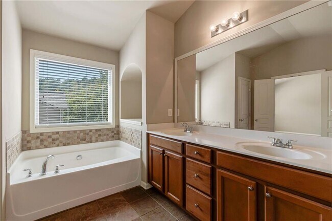 Building Photo - 2510 Thackery Ct