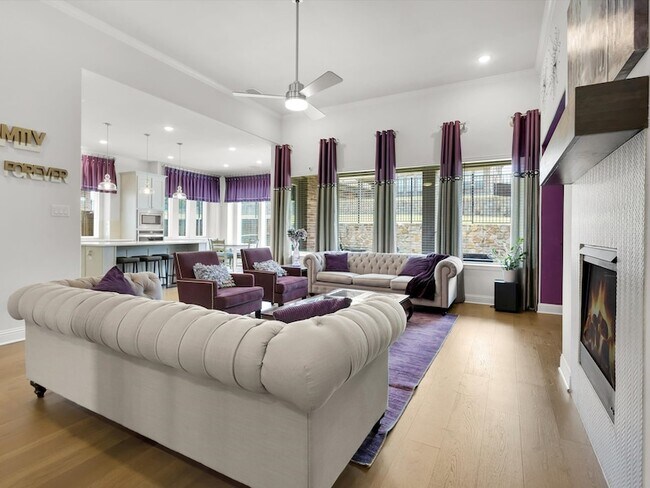 Building Photo - 439 Montrose Dr