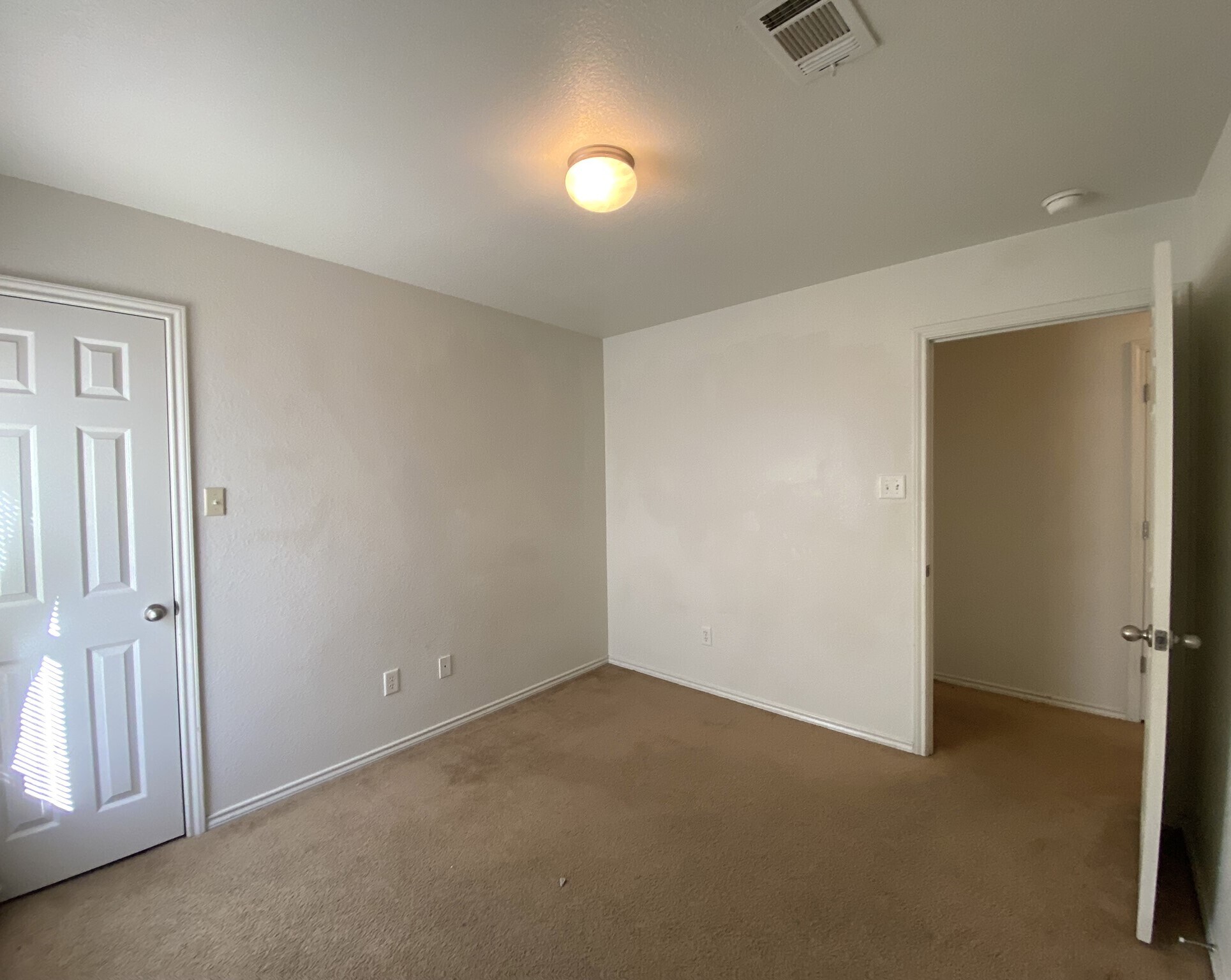 Building Photo - 2912 Ashley Dr