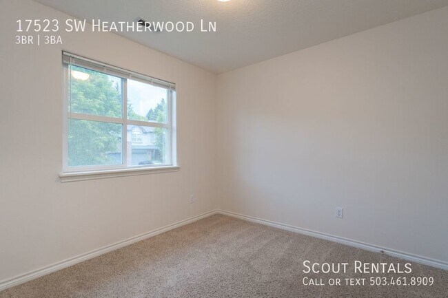 Building Photo - Spacious Sherwood Townhouse!