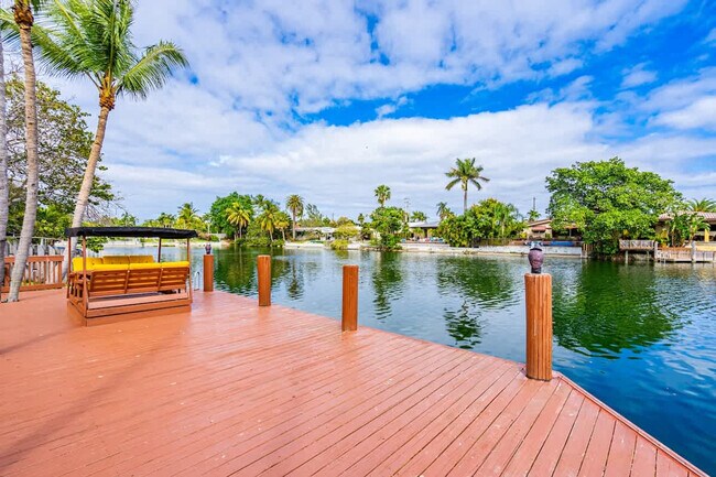 Building Photo - 1712 NE 18th Ave