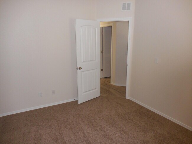 Building Photo - 1100 Summer Night Pl