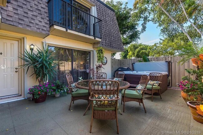 Primary Photo - 2899 SW 22nd Cir