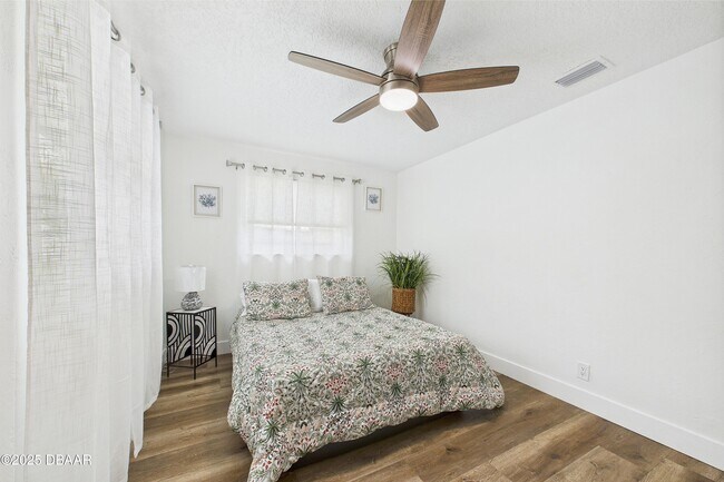 Building Photo - 4035 Oriole Ave