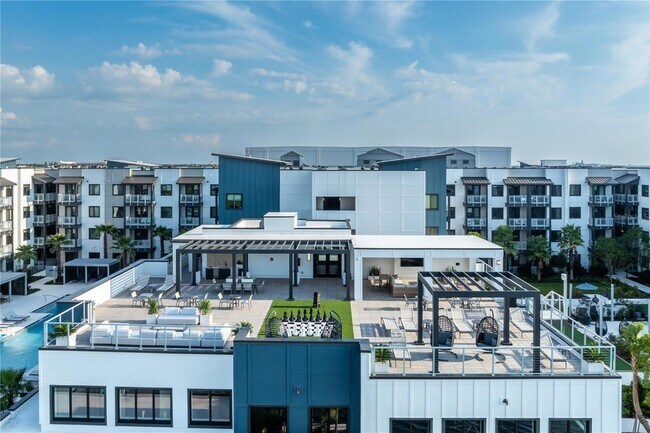 Building Photo - 5127 W Tyson Ave