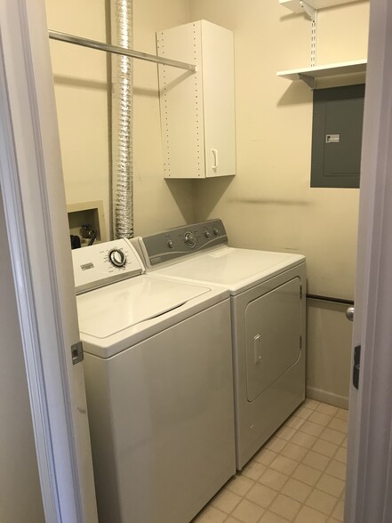 In-unit laundry - 3173 Windcrest Dr NE