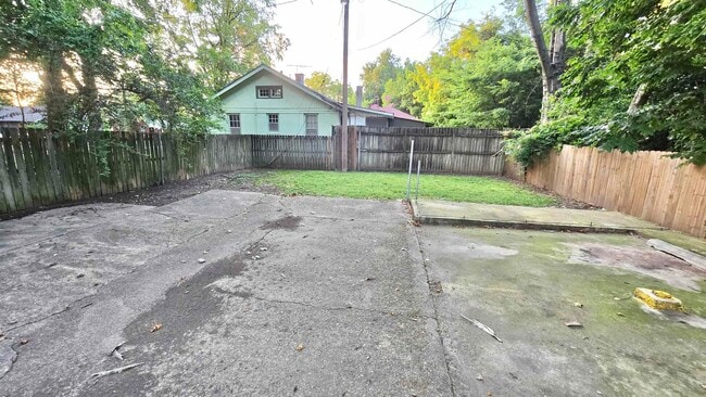 Building Photo - 1540 Tutwiler Ave