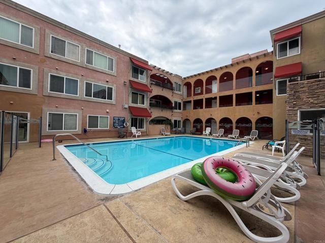 Building Photo - 860 Turquoise St