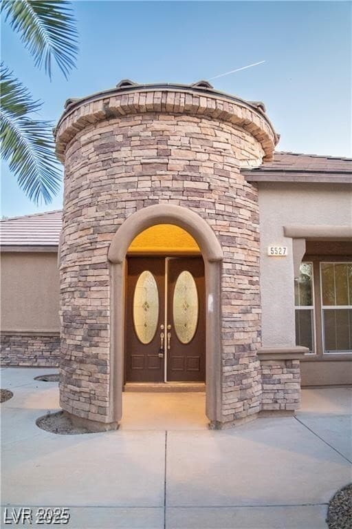 Building Photo - 5527 Breecher Ave