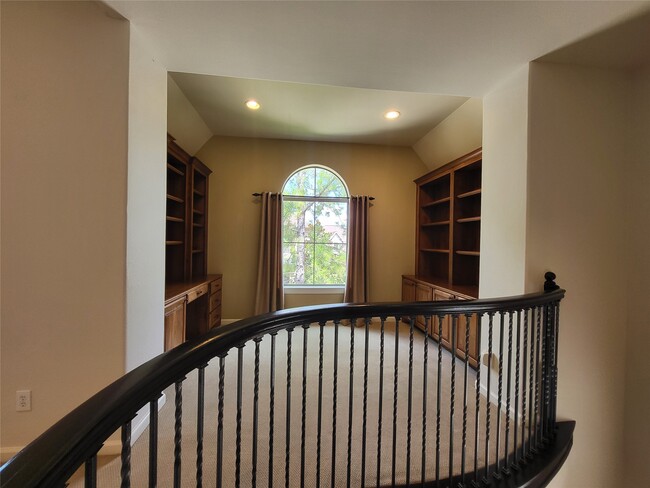 Building Photo - 8811 Van Allen Dr
