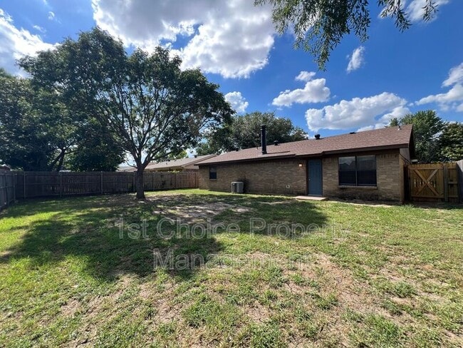 Building Photo - 709 Fair Meadows Dr