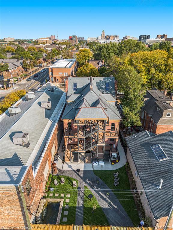 Building Photo - 701 W Canfield St