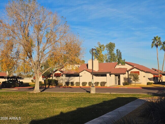 Building Photo - 2144 E Center Ln