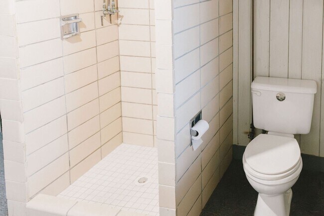 Building Photo - 114 Thompson St