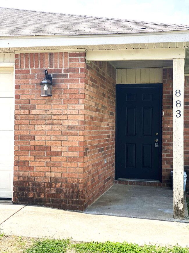 Building Photo - "Cozy 3-Bed, 2-Bath Duplex Retreat with 11...