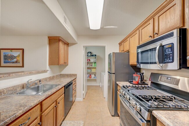 Building Photo - 7885 W Flamingo Rd