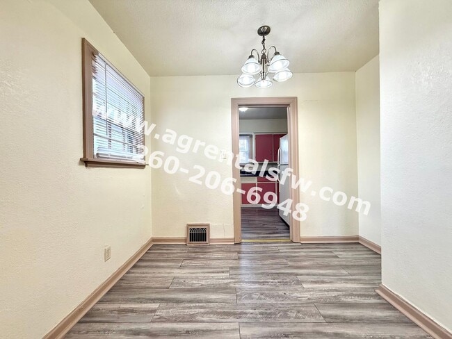 Building Photo - 3 Bedroom House