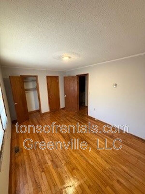 Building Photo - 113 Pineview Rd