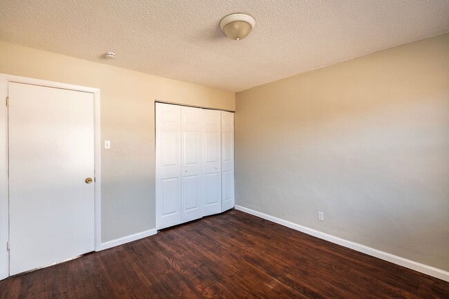 Building Photo - 8318-8320 Wabash Ave