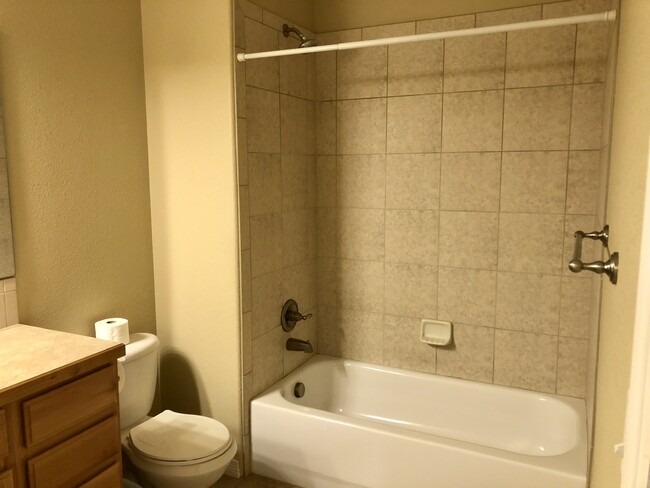 Guest bath - 2509 Custer Dr