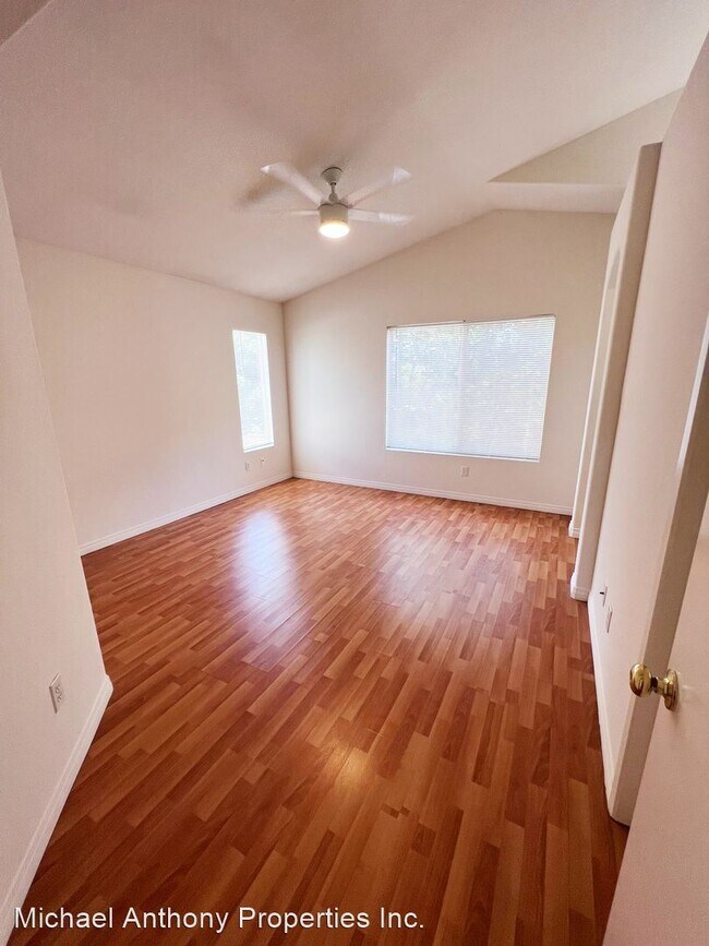 Building Photo - 3 br, 2.5 bath House - 11882 Scripps Creek...