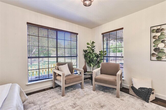 Building Photo - 10110 Lake Ridge Dr