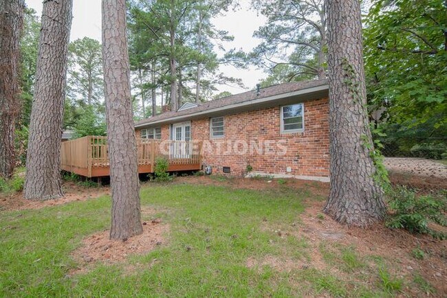 Building Photo - 2136 Robin Rd