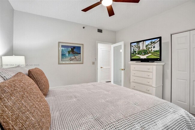 Building Photo - 925 Oak Harbour Dr