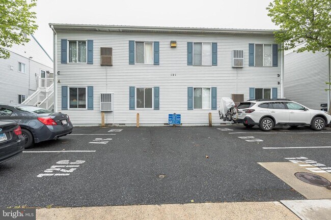 Building Photo - 121 Newport Bay Dr