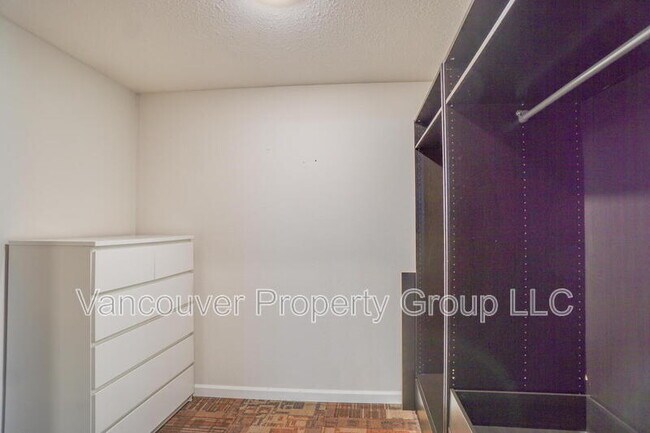 Building Photo - 9412 NE 8th St