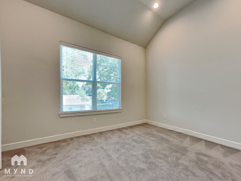 Building Photo - 113 Knightsbridge Park Ln
