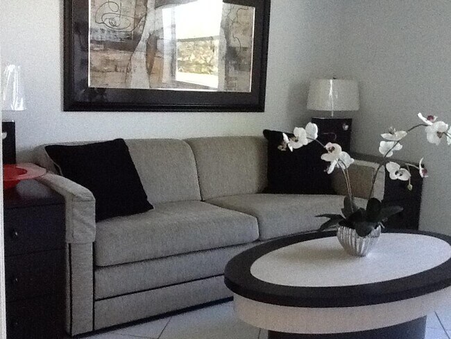 Building Photo - 8760 Shoal Creek Ln